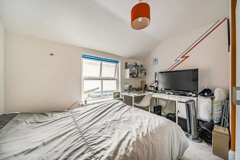 13 High Street, West End, Woking, GU24 9PL