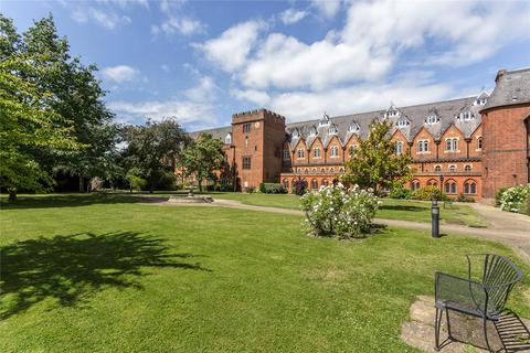 2 bedroom apartment to rent, Hatch Lane, Windsor, Berkshire, SL4