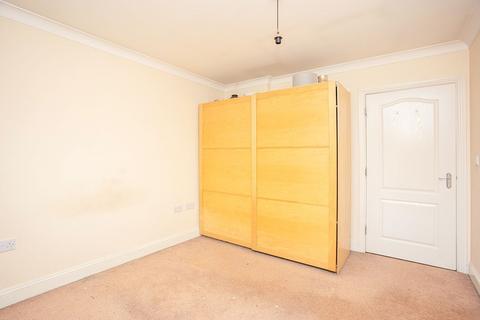 2 bedroom flat to rent, Queens Road, Watford WD17