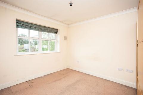 2 bedroom flat to rent, Queens Road, Watford WD17