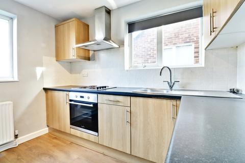 2 bedroom maisonette to rent, Farnborough Common, Orpington BR6