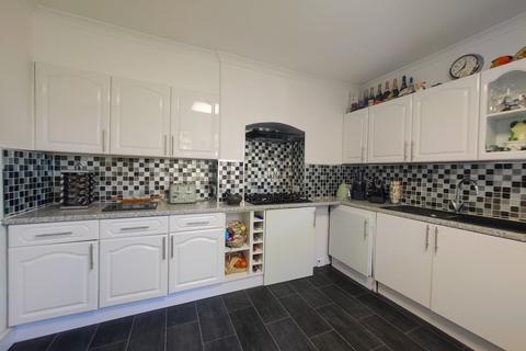 53 Vernham Road, London, SE18 3EY