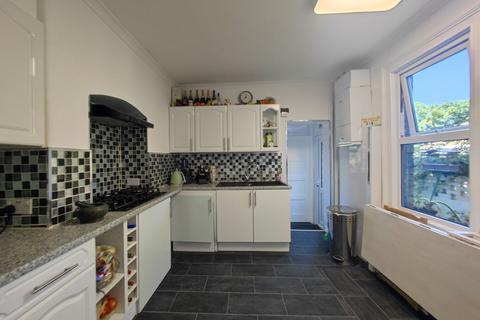 53 Vernham Road, London, SE18 3EY