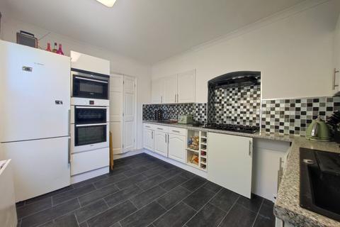 53 Vernham Road, London, SE18 3EY