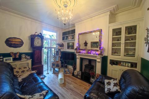 53 Vernham Road, London, SE18 3EY