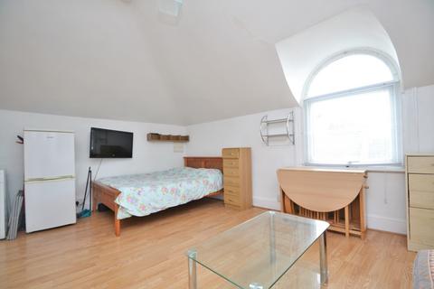 Studio to rent, George Lane London SE13