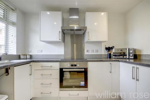 1 bedroom maisonette for sale, Montalt Road, Woodford Green IG8