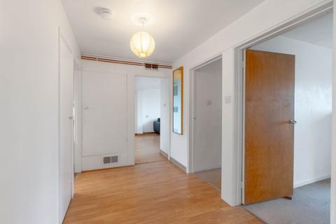 3 bedroom flat for sale, Dalegarth, Cambridge, CB4