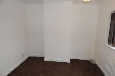 2 bedroom semi-detached house to rent, Manor Way, Batley