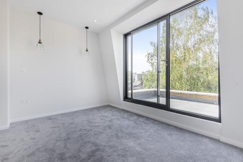 4 bedroom end of terrace house to rent, Sefton Street West Putney SW15