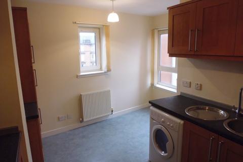 2 bedroom terraced house to rent, Whitehill Place, Glasgow G31