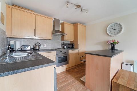 2 bedroom flat for sale, Gainsborough Court, Kingston Road, Stoneleigh