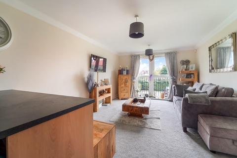 2 bedroom flat for sale, Gainsborough Court, Kingston Road, Stoneleigh