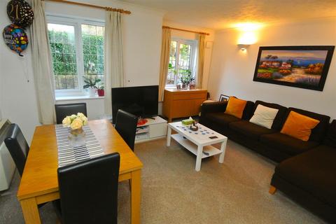 2 bedroom apartment to rent, Brooklands Road, Weybridge KT13