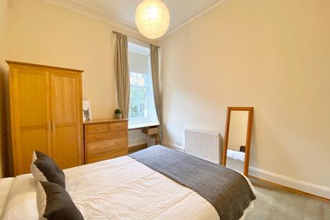 3 bedroom flat to rent, Willowbank Street, Glasgow G3