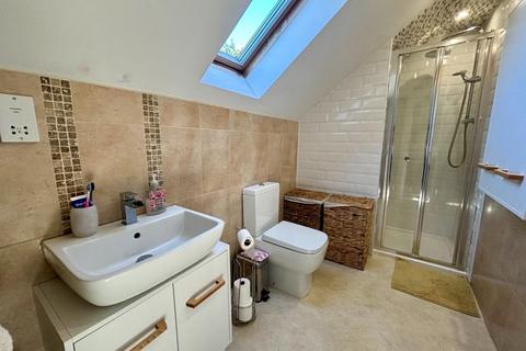 24 Home Close, Grange Park, Northampton, NN4 5BL