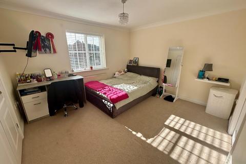 24 Home Close, Grange Park, Northampton, NN4 5BL