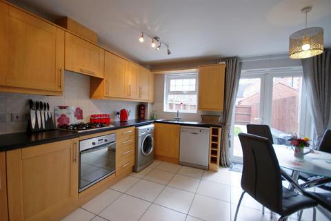 4 bedroom townhouse to rent, Squirrel Chase , Witham St Hughs