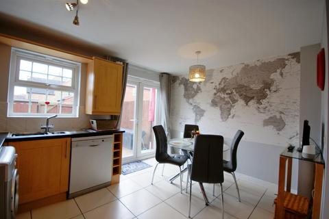 4 bedroom townhouse to rent, Squirrel Chase , Witham St Hughs