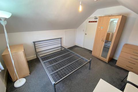 1 bedroom in a house share to rent, Springfield Road, Ashford TW15