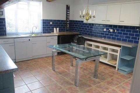 4 bedroom semi-detached house to rent, High Street, Welford