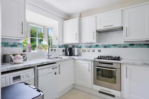 4 Corner Farm Close, Tadworth, KT20 5SJ