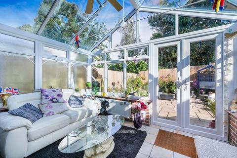 4 Corner Farm Close, Tadworth, KT20 5SJ