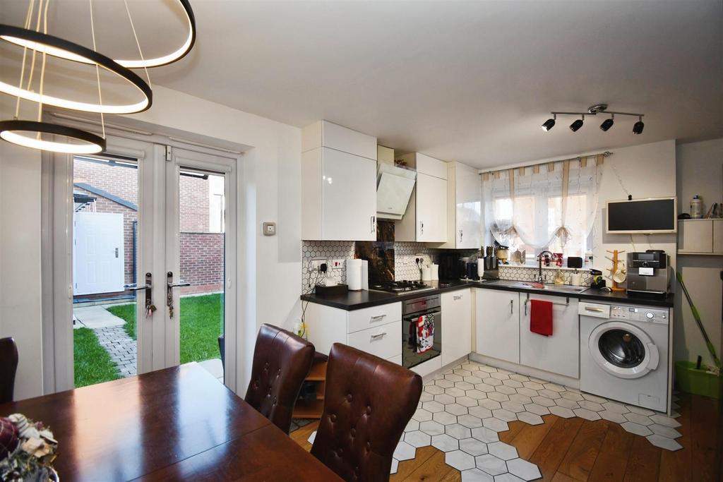 Kitchen / dining room