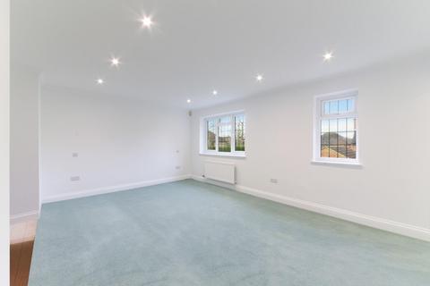 3 Hudsons, Tadworth, KT20 5TZ