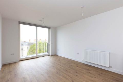 3 bedroom flat to rent, Temple Park Crescent, Polwarth, Edinburgh