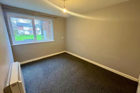 2 bedroom maisonette to rent, Redfield Court, Newbury RG14