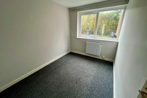 2 bedroom maisonette to rent, Redfield Court, Newbury RG14