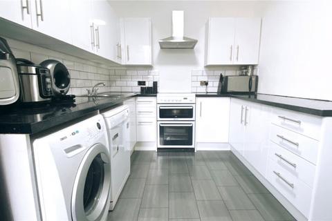 2 bedroom apartment to rent, Sangley Road, London, SE25