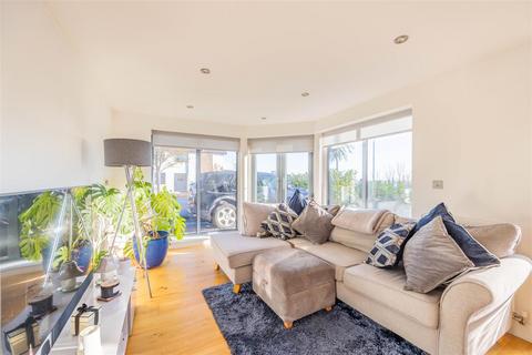 1 bedroom apartment for sale, THE RIDGEWAY, Chalkwell