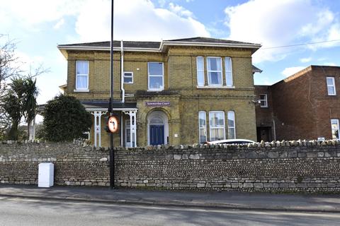 1 bedroom flat to rent, Broadway, Sandown PO36