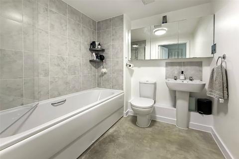 Flat 7, Burtenshaw Court, 7 Amsbridge Crescent, Wick, Littlehampton, BN17 7GE