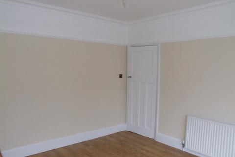 3 bedroom semi-detached house to rent, Dudwell Lane, Skircoat Green, Halifax, HX3 0SH