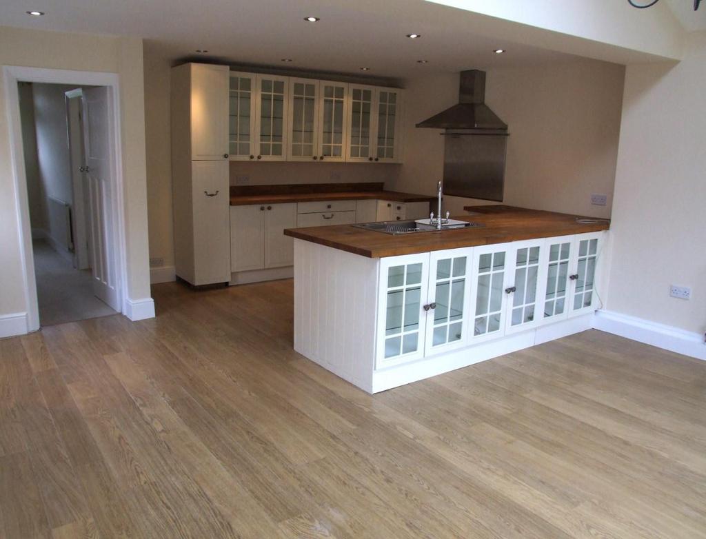 Open plan kitchen / dining area