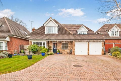 4 bedroom detached house for sale, Bucknalls Drive, St. Albans AL2