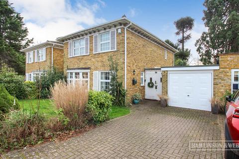 4 bedroom detached house to rent, Molesey Park Close, Surrey KT8