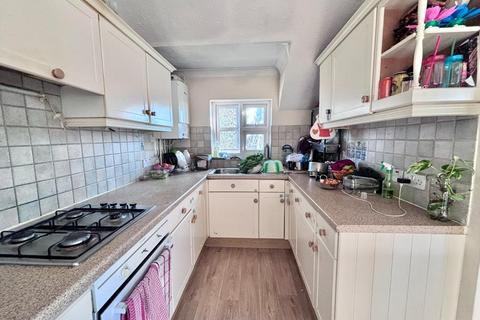 2 bedroom flat for sale, Gledwood Court, Gledwood Drive, Hayes, UB4 0AF