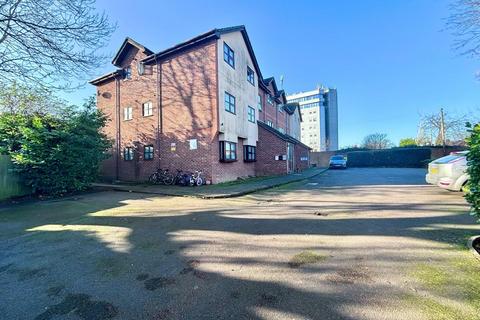 2 bedroom flat for sale, Gledwood Court, Gledwood Drive, Hayes, UB4 0AF