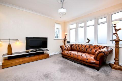 2 bedroom flat to rent, Parkview Road, London, SE9 3QW