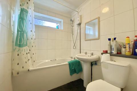 4 The Peartrees, Yiewsley, West Drayton, UB7 7TR