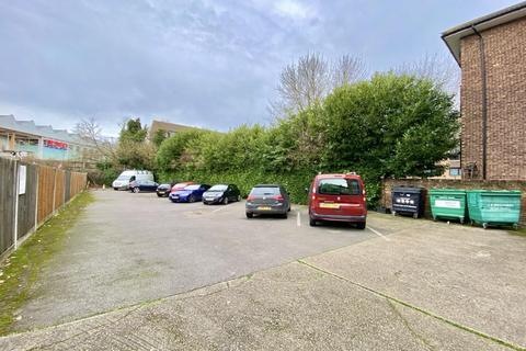 4 The Peartrees, Yiewsley, West Drayton, UB7 7TR