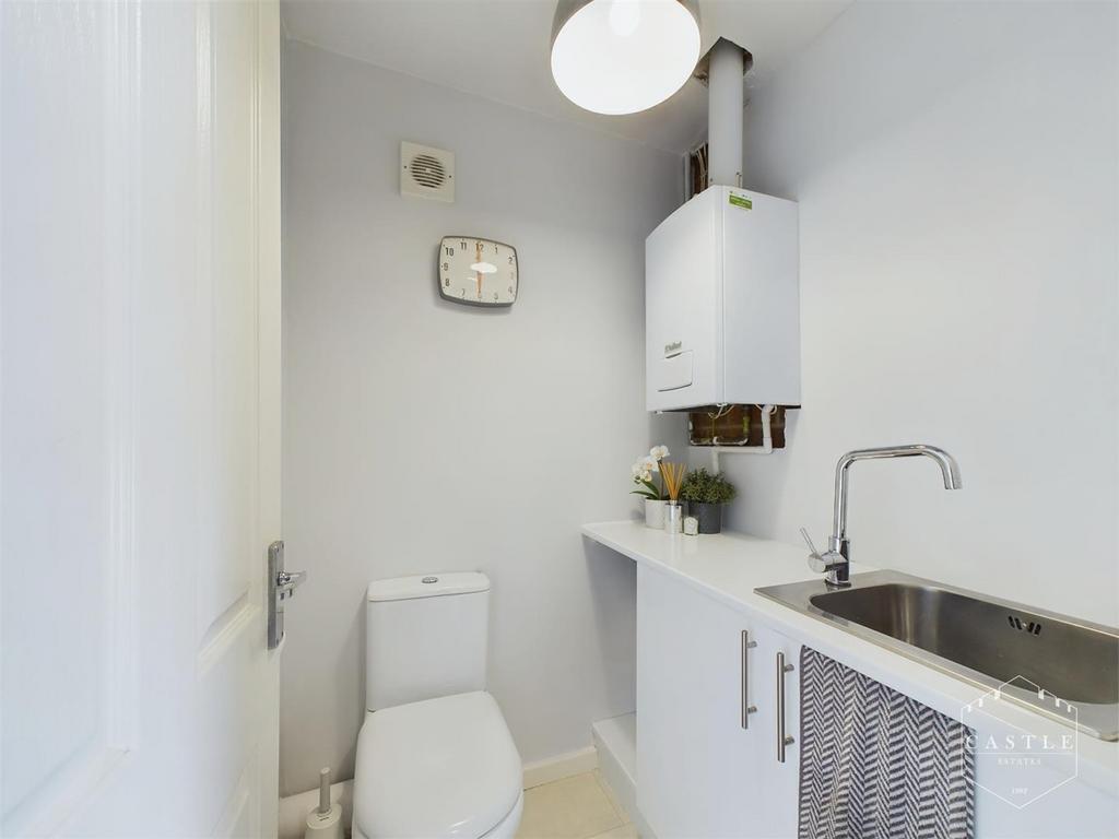 Guest cloakroom/utility room