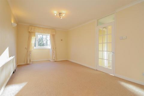 2 bedroom flat for sale, Wimblehurst Road, Horsham