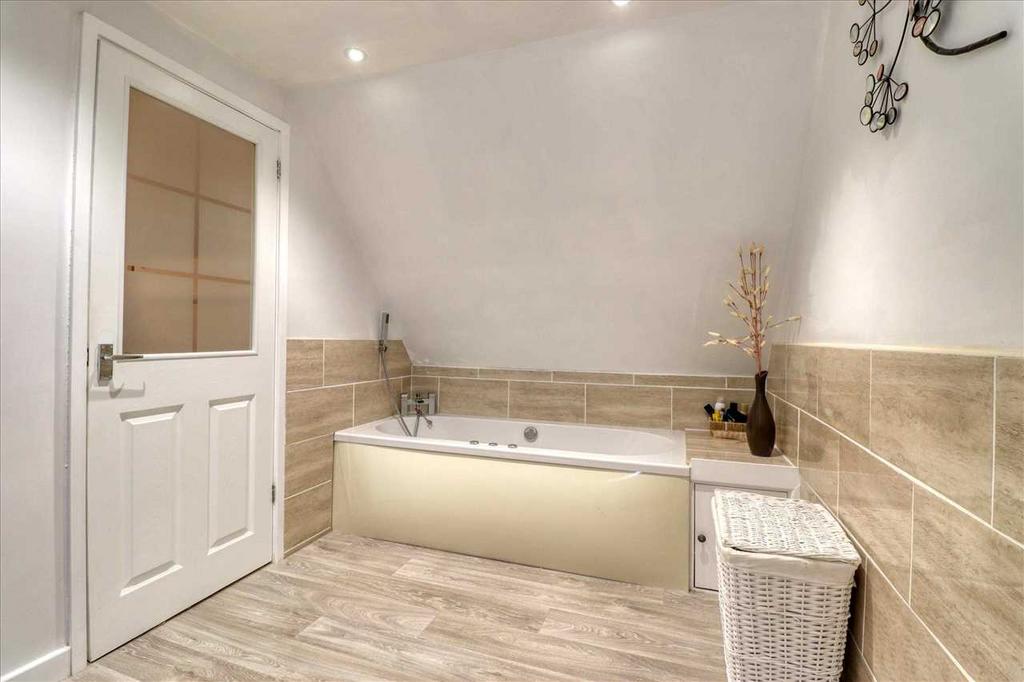 En-Suite Bathroom