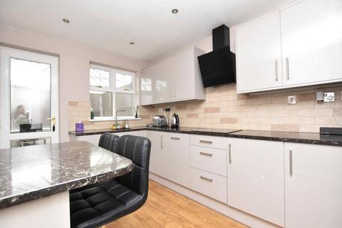 4 bedroom detached house for sale, Hawksley Court, Morley, Leeds, West Yorkshire