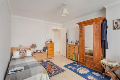 Studio to rent, Cedar Court, Bishop`s Stortford